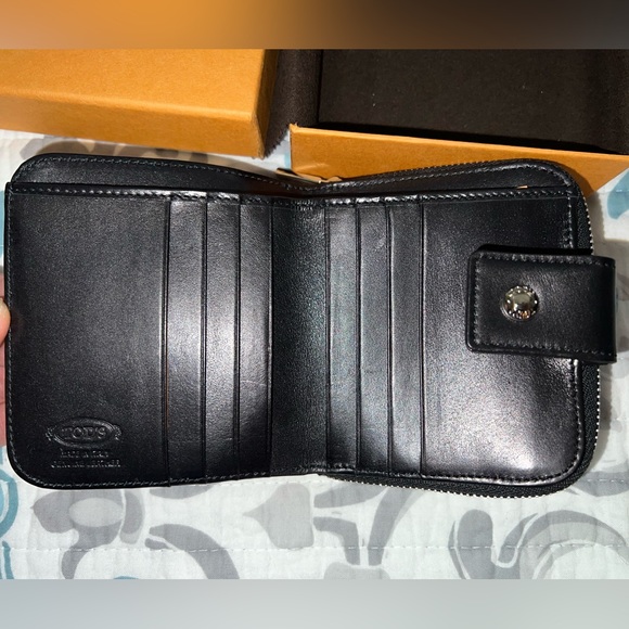 Tods wallet with coin purse - Picture 2 of 5